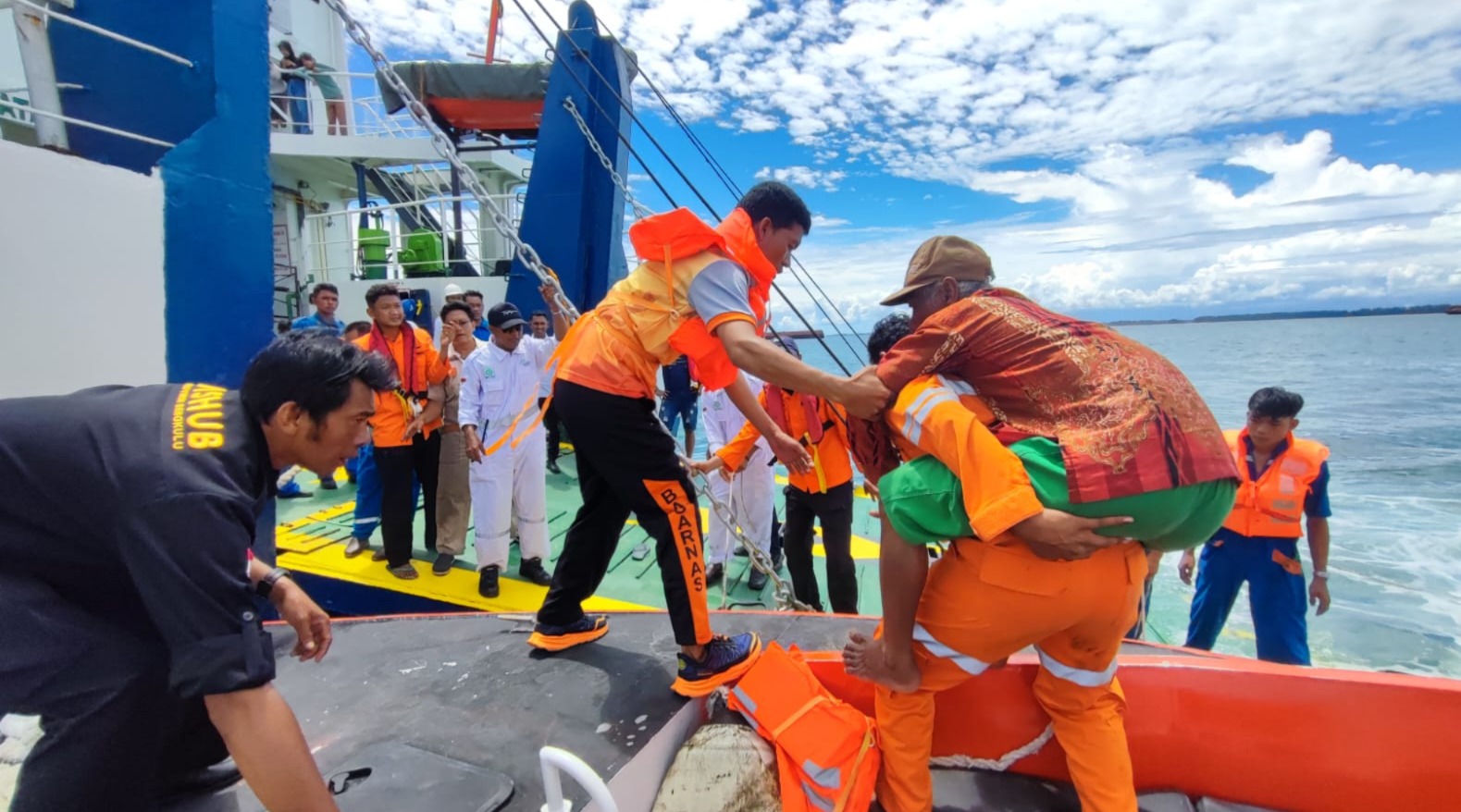 3 Minggu Terjebak, Hari Ini 260 Penumpang Berlayar ke Pulau Enggano Naik KMP Pulo Tello  