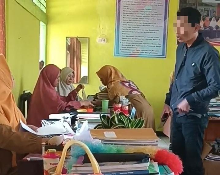 Viral, Oknum LSM Ngamuk di Sekolah Diduga Perihal Minta Sumbangan