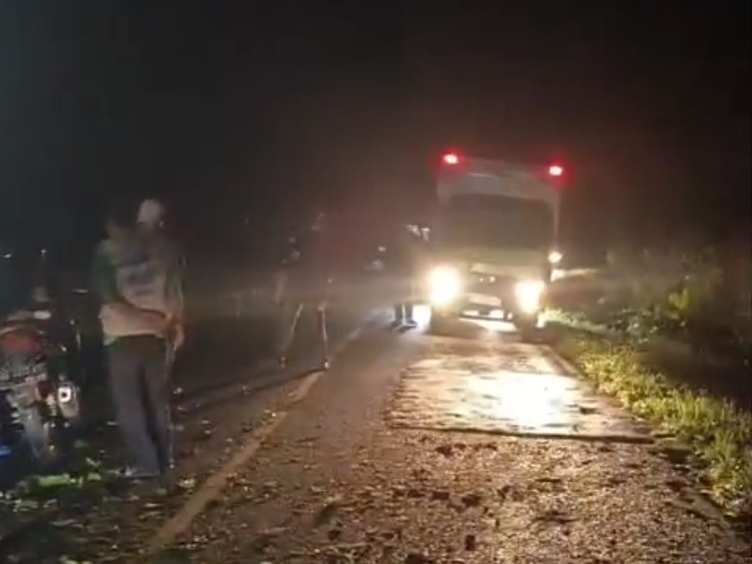 Pemudik yang Melintas di Jalan Lintas Bengkulu-Manna Hati-hati
