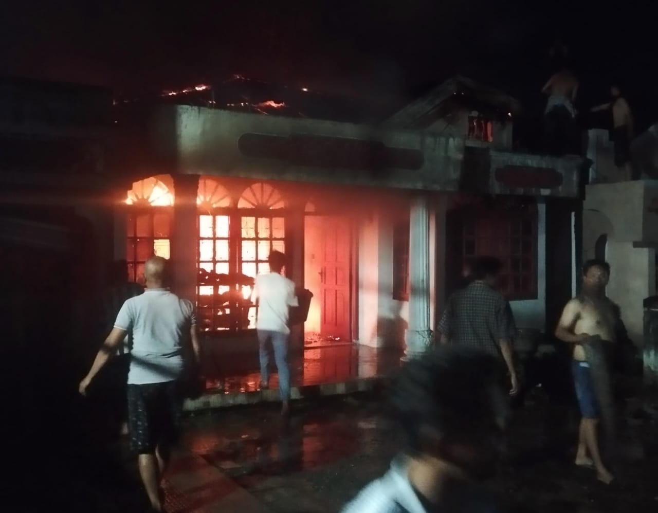 Musibah Senin Malam, Rumah dan Motor Taufik Hidayat Terbakar