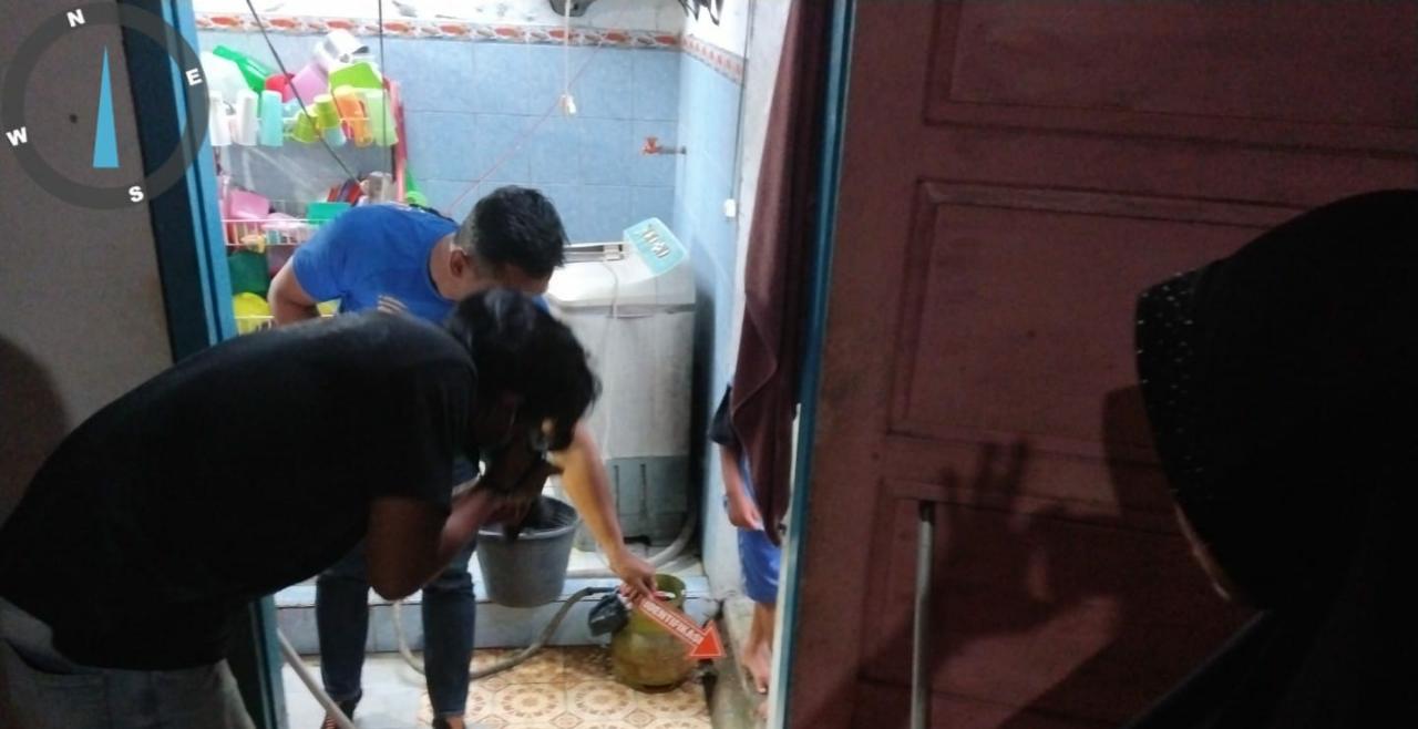 Pemuda Kebun Tebeng Meregang Nyawa di Kamar Mandi, Ditemukan Luka di Dada