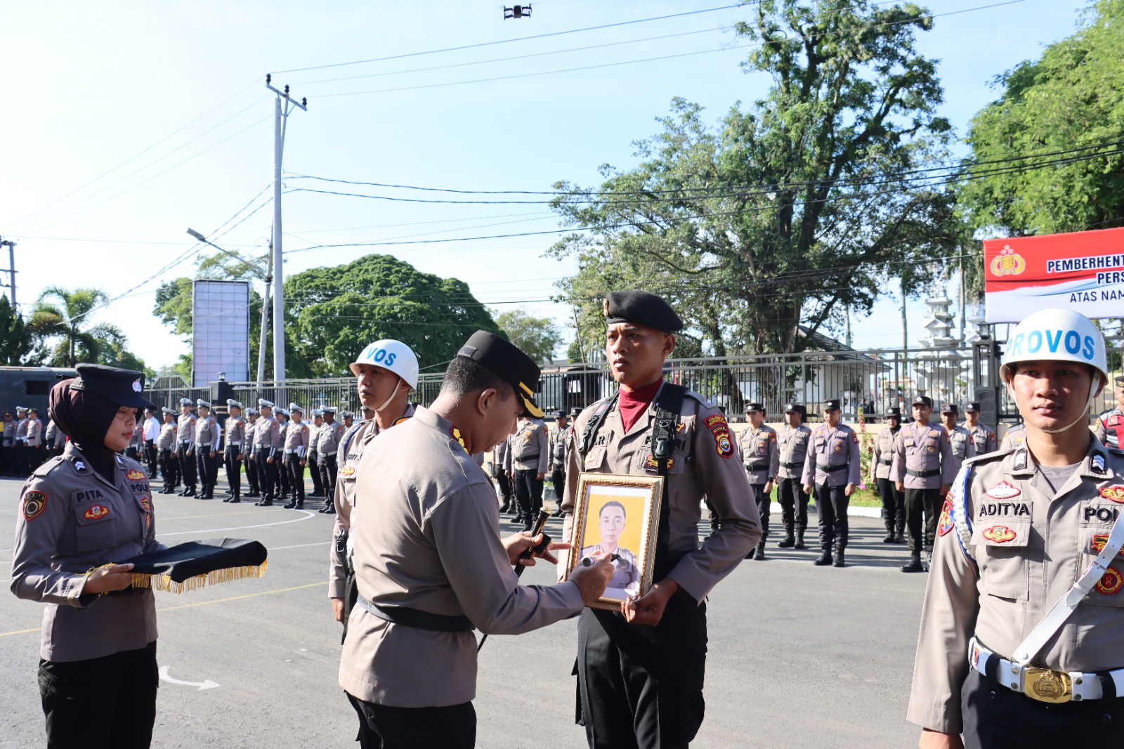 Upacara PTDH Personel Polresta Bengkulu Bripka Junaidi, Ini Pesan Kombes Pol.Deddy Nata