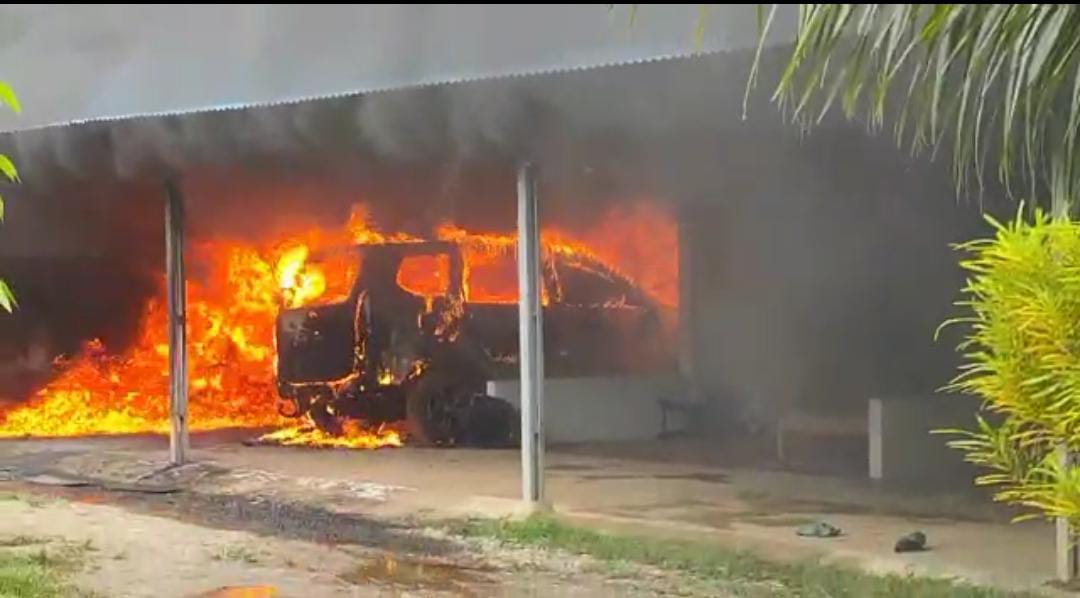 Bedengan dan Satu Unit Minibus Terbakar di Kecamatan Kota Manna