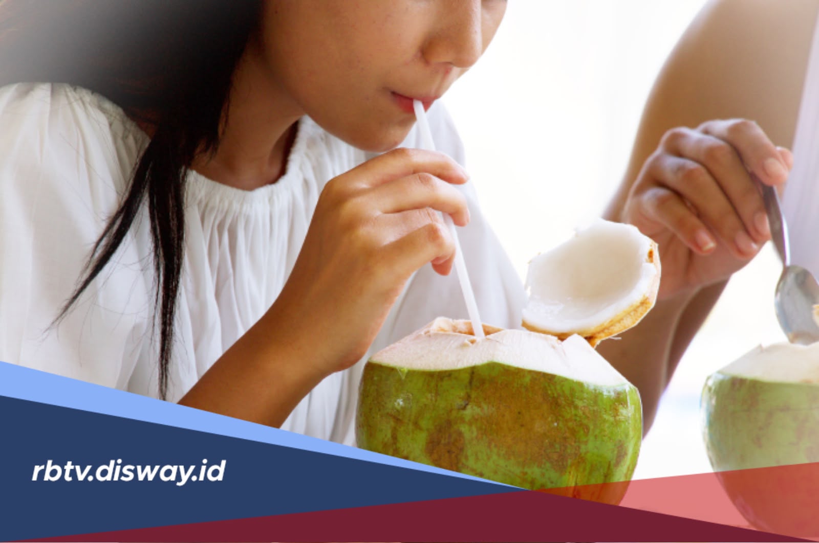 Kategori Orang yang Tidak Boleh Minum Air Kelapa Muda Berlebihan