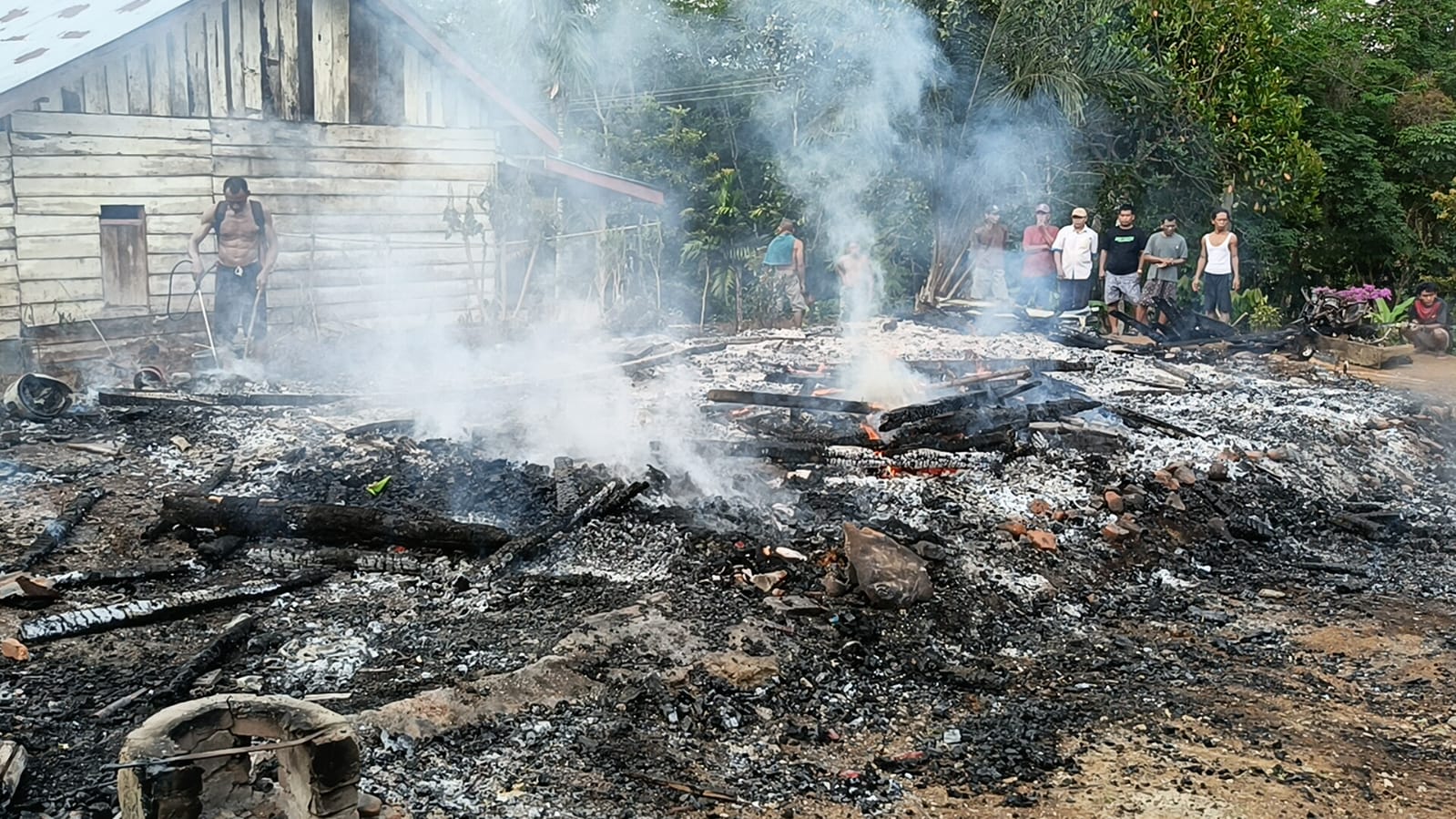 Innalillahi, Rumah Warga Lubuk Sandi Habis Terbakar saat Pemiliknya Lagi ke Kebun