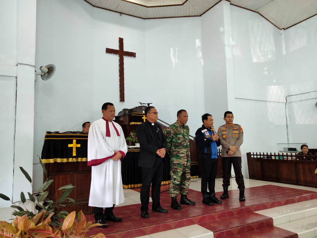 Jumat Agung, Wawali Bersama Kapolresta dan Dandim Keliling Gereja hingga Pasar