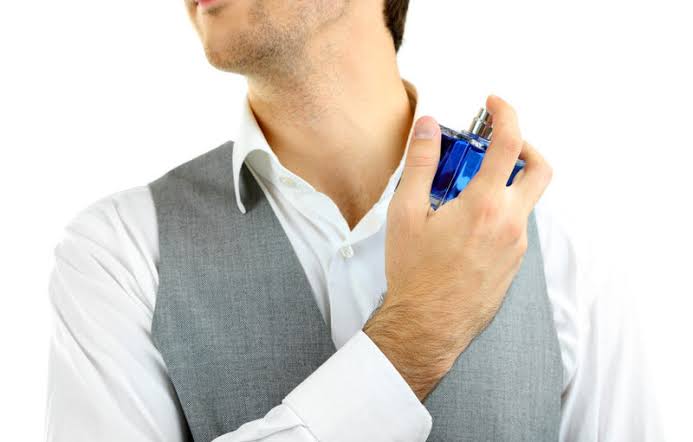 9 Rekomendasi Parfum Pria yang Disukai Wanita, Cocok Dipakai Buat PDKT Nih!