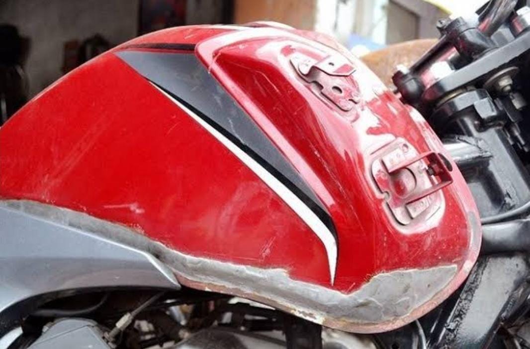 Tangki Motor Bocor? Begini Cara Menambalnya Sendiri Tanpa Harus ke Bengkel 