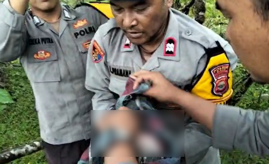Bayi Tak Berdosa Ditemukan Warga Tanpa Pakaian dan Kehujanan di Pinggiran Sungai