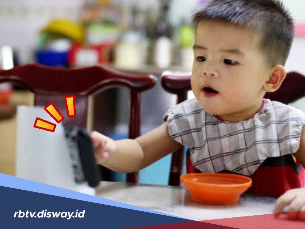 Tidak Sepele, Begini Hubungan Weight Faltering dengan Kebiasaan Main HP Sambil Makan