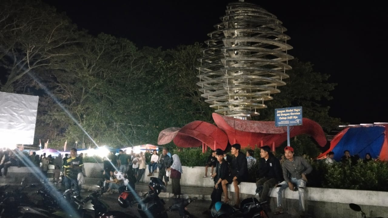 Rayakan Tahun Baru, Masyarakat Kepahiang Kumpul di Tugu Kopi