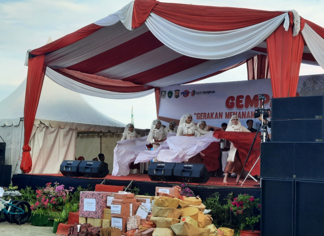 Tari Tanah Fatmawati Bumi Merah Putih Tampil Memukau di Rekor MURI Gempala 