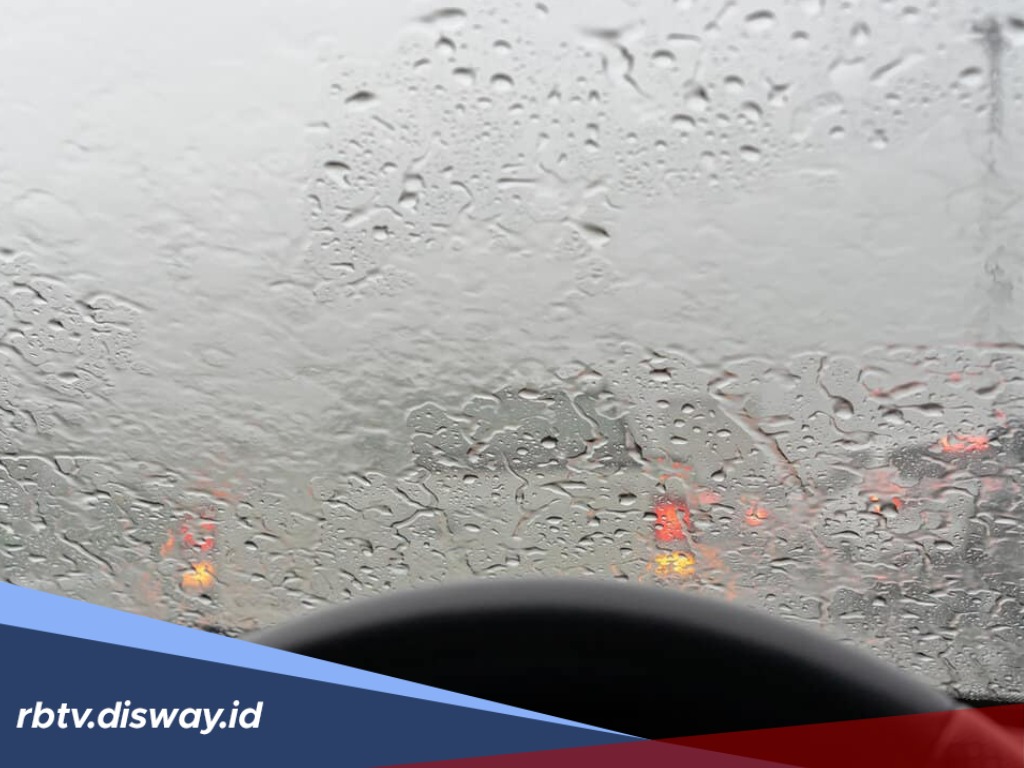 Lebih Ampuh, Ini Cara Mengatasi Kaca Mobil Berembun Saat Hujan