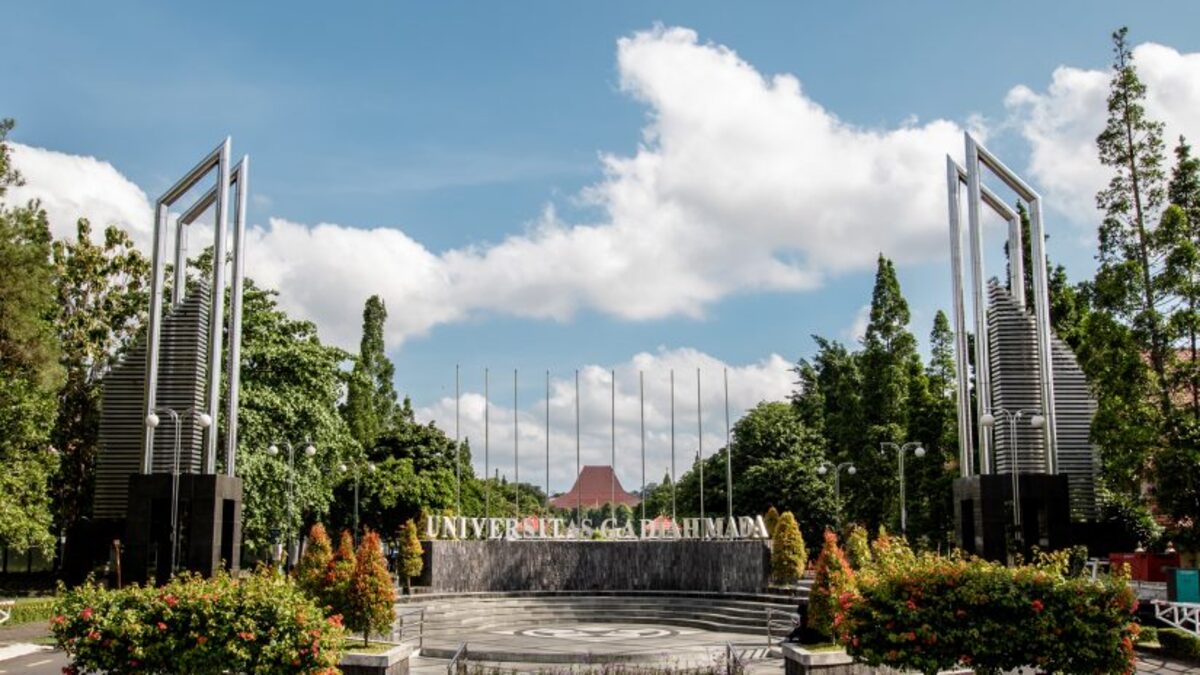 Perkara Ijazah Jokowi, Hari Ini Roy Suryo Bersama Rismon Hasilohan dan Puluhan Orang Datangi UGM
