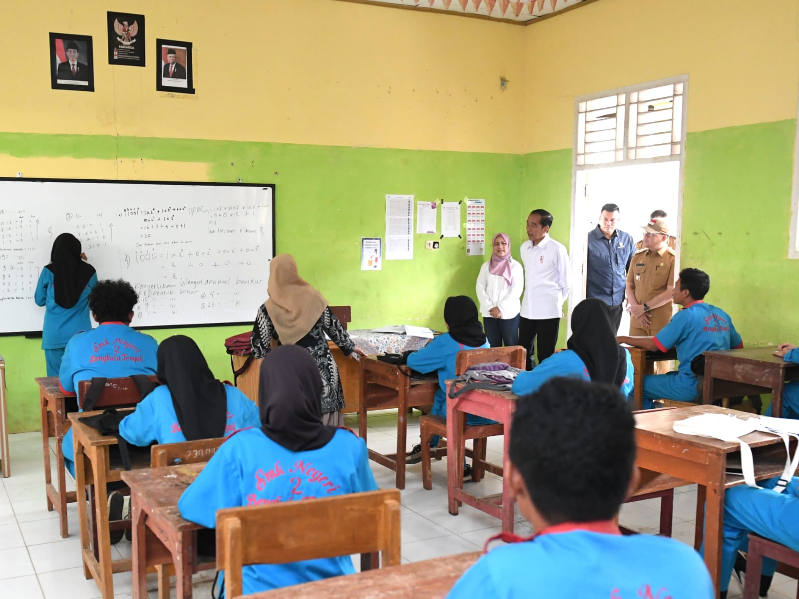 Bangga Produk Buatan SMK, Presiden RI Harap SMKN 2 Bengkulu Tengah Bisa Ciptakan Mobil dan Motor