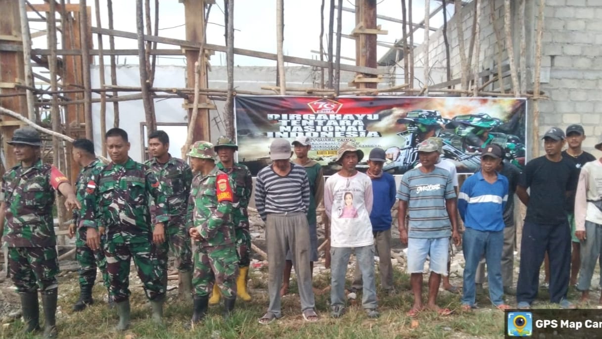 HUT TNI Ke-79, Satgas Pam Pulau Terluar Enggano Gotong Royong Pembangunan Masjid