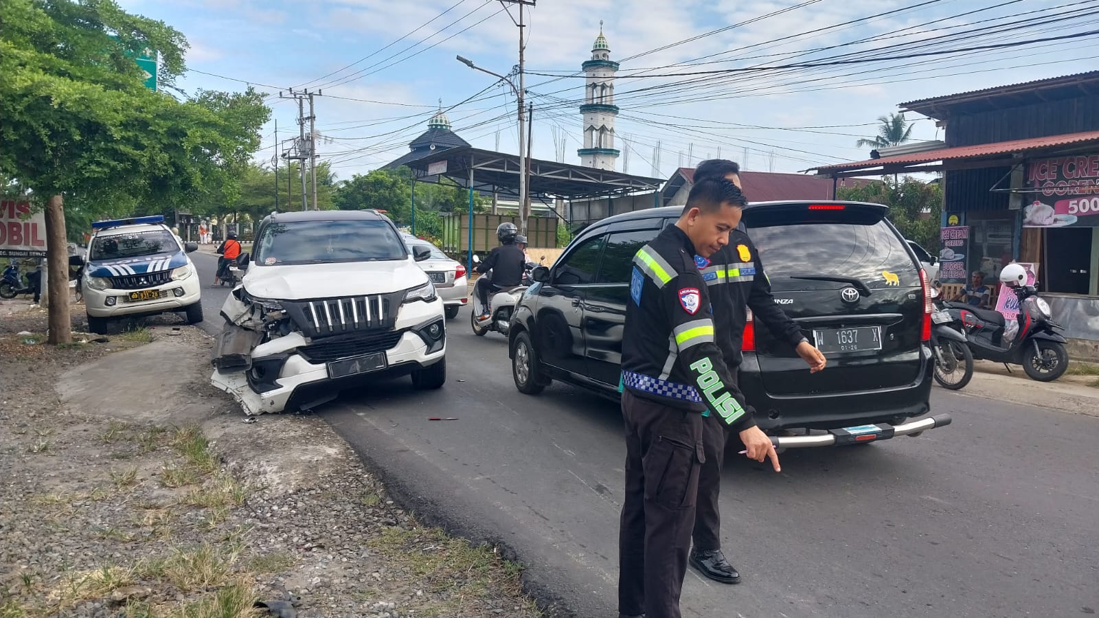 Fortuner Ringsek Tabrakan Dengan Vega R di Semarang Kota Bengkulu