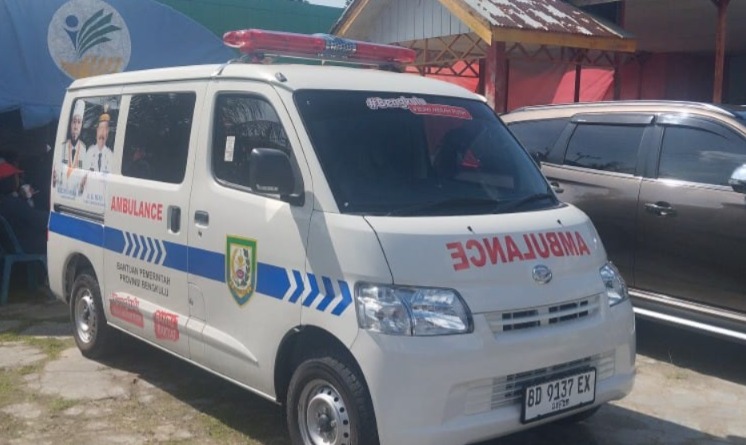 Komentar Edwar Samsi Tentang Kritik Foto Helmi–Mian yang Terpajang di Mobil Ambulan