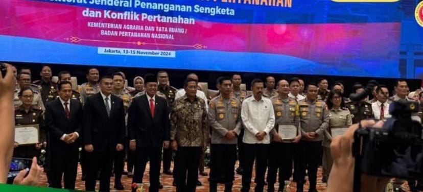 Tutup Tahun 2024, Kajati Bengkulu Dapat Penghargaan PIN Emas dari Kementerian ATR BPN