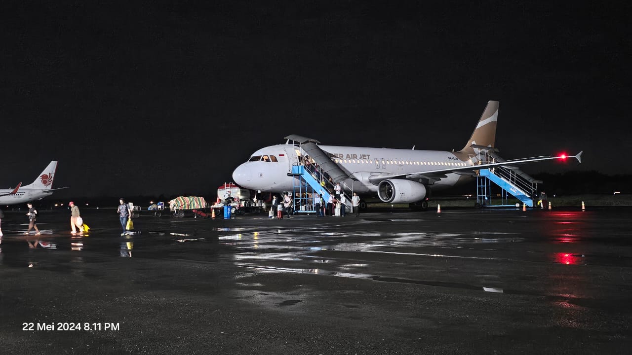 Pesawat Super Air Jet dengan 122 Penumpang Berhasil Mendarat di Bandara Fatmawati