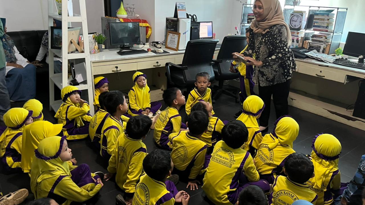 Rutin Outing Class, TK Mutiara Bunda Kota Bengkulu Belajar Jadi Presenter di RBTV