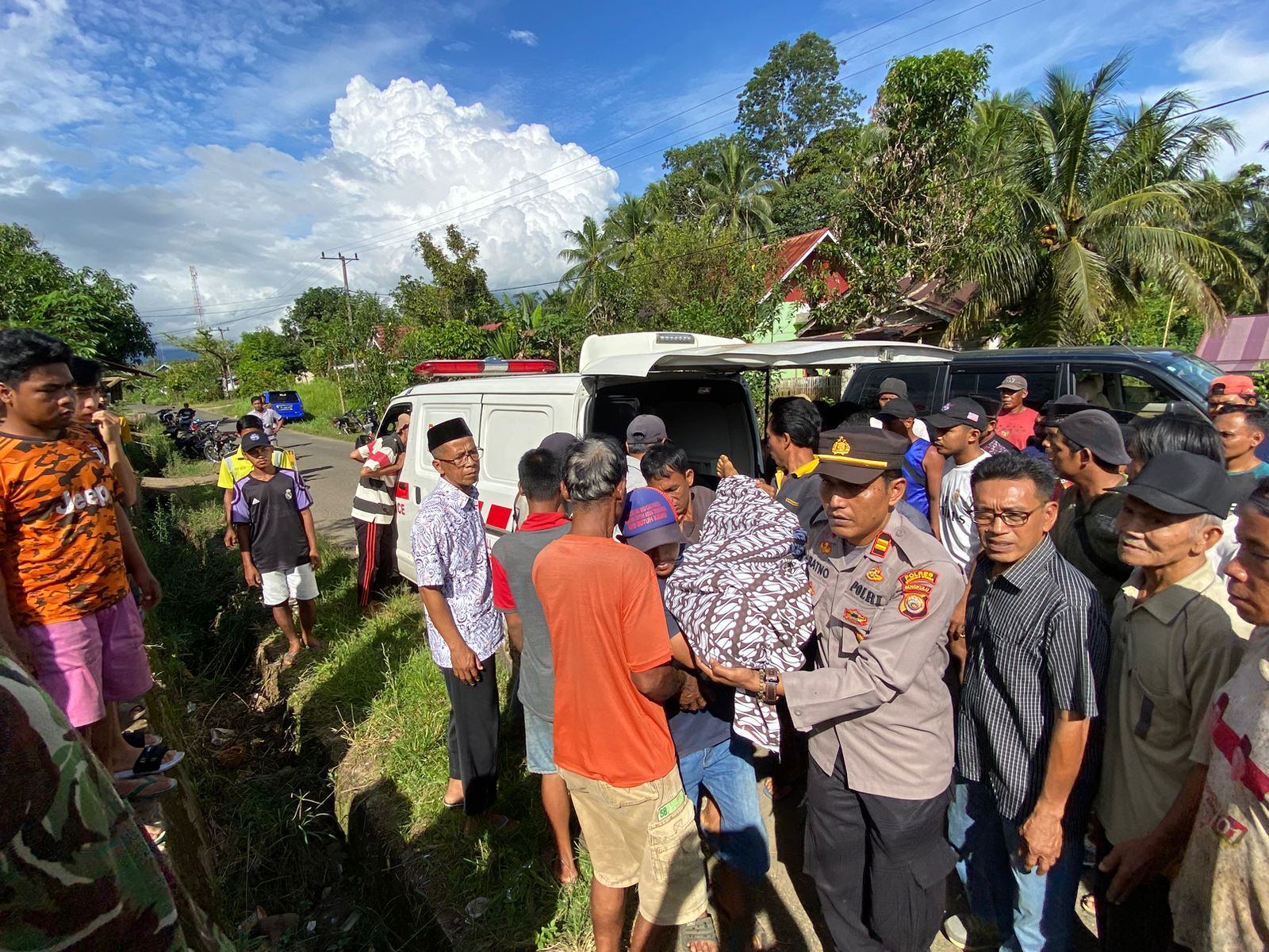 Turut Berduka, Alm Saryono Korban Tenggelam Itu Rencananya Bulan Depan Mau Khitankan Anak