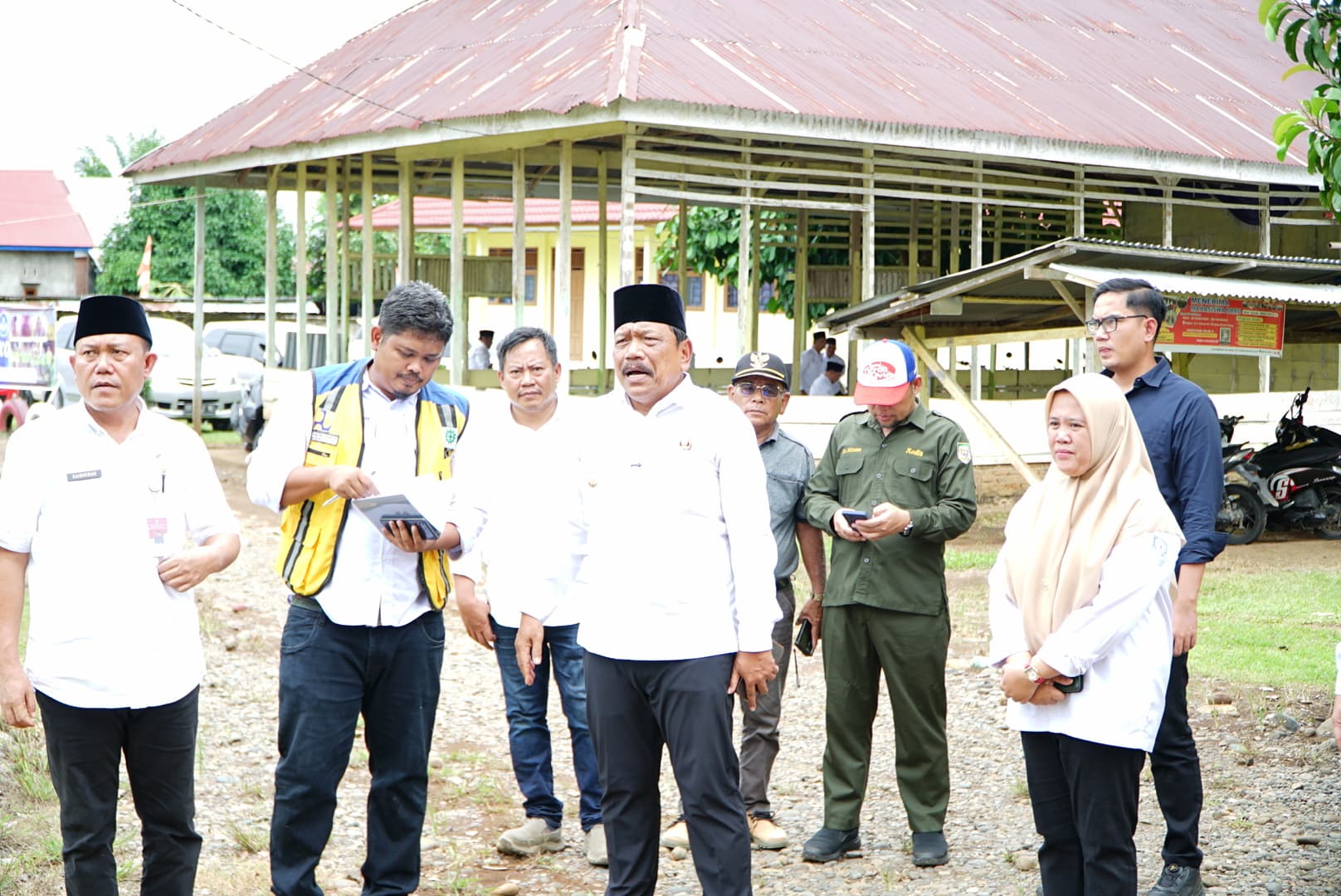 Wagub Mian Telpon Gubernur Helmi Saat Tinjau SMAN 10 Mukomuko