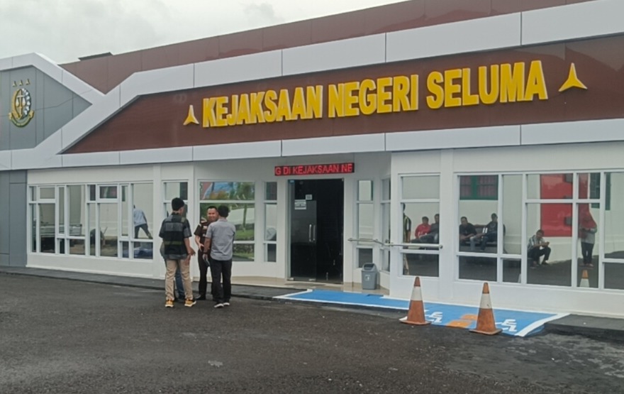 Dipasang Alat Pelacak, 6 Tersangka Penyegelan Kantor Desa jadi Tahanan Kota, Ini Alasan Jaksa