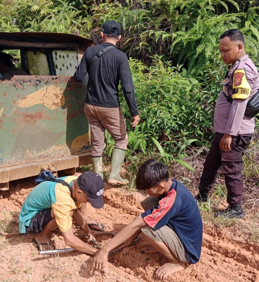 Perjuangan Antar Logistik Pilkada ke Lebong Tandai, Molek Sempat Tergelincir dan Putus Rantai