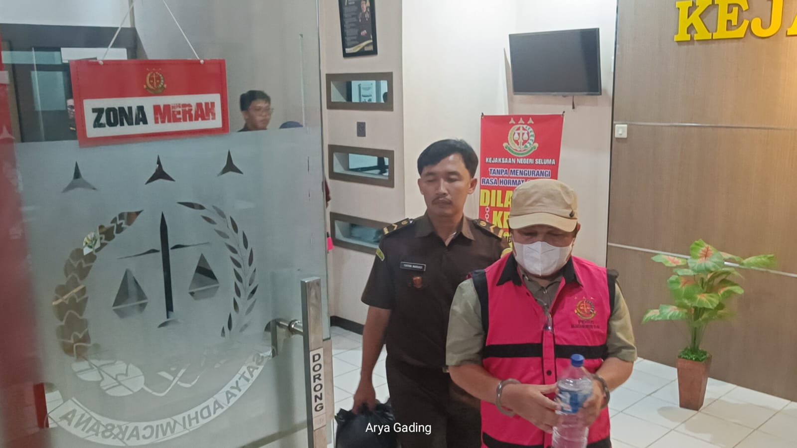 Kejari Seluma Tahan Kepala Sekolah MTs dan Operator di Kemenag Sebagai Tersangka Dugaan Pungli PPG