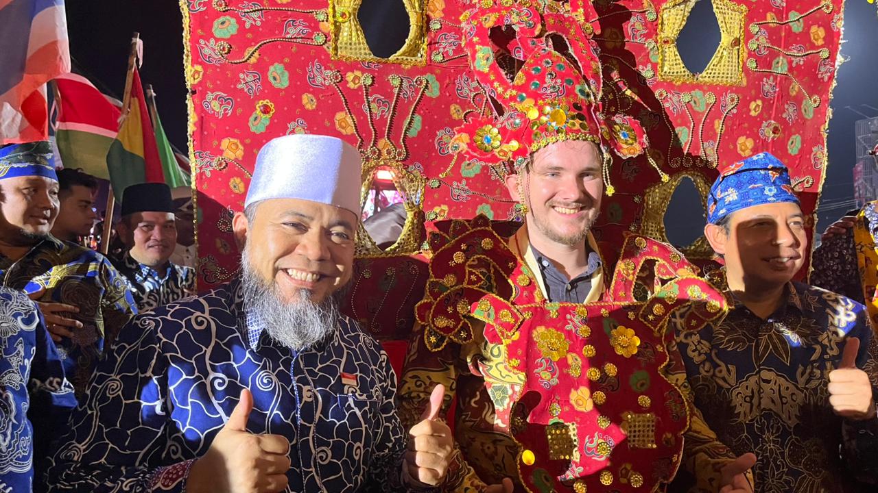 Gubernur Helmi Hasan: Event Karnaval Batik Internasional Bangkitkan Ekonomi 