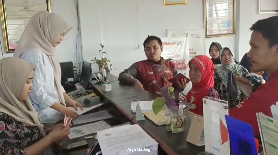 Hari Terakhir Penyaluran, Kantor Pos di Seluma Dipadati Penerima PKH-BPNT