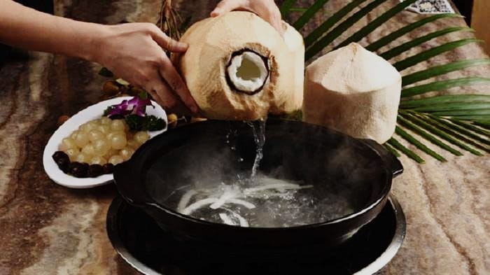 5 Manfaat Memasak Menggunakan Air Kelapa, Bikin Makanan Jadi Lebih Lezat dan Wangi