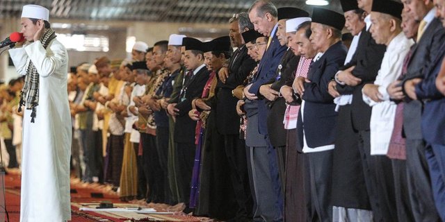 Niat dan Tata Cara Sholat Tarawih 2 Rakaat 1 Salam dan 4 Rakaat 1 Salam