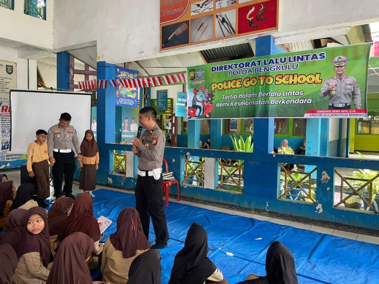 Police Go To School : Ditlantas Polda Bengkulu Gelar Sosialisasi di SDN 79 Kota Bengkulu