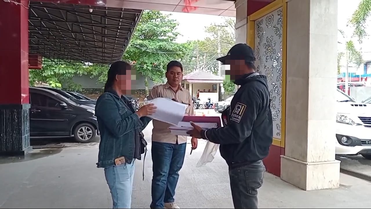 Wanita Ini Kaget, Tiba-tiba Banyak Pria Hidung Belang Datang ke Rumah dan Mengajak Kencan