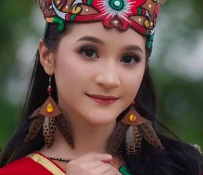 Ida Dayak Disebut Punya Asisten Cantik, Ini Rahasia Wanita Dayak Punya Paras Mempesona