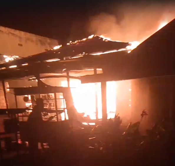 2 Rumah Semi Permanen di Padang Ulak Tanding Rejang Lebong Terbakar