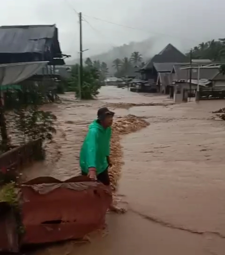 Banjir Terparah di Lebong Sejak 1995, Transportasi Lumpuh, Ratusan Rumah dan Lahan Pertanian Terendam