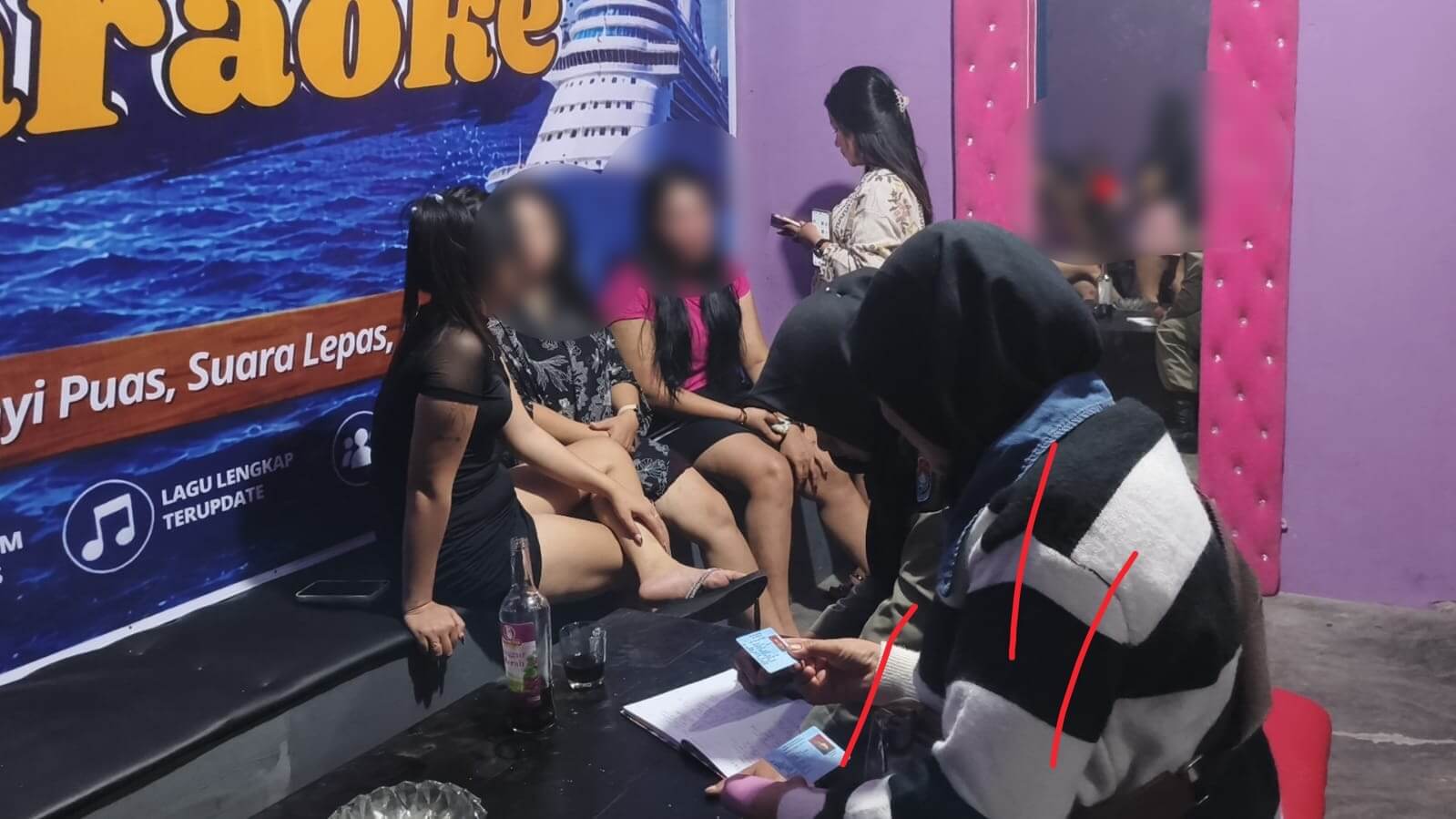 Satpol PP Cek Kesehatan Pemandu Lagu Hiburan Karaoke di Mukomuko