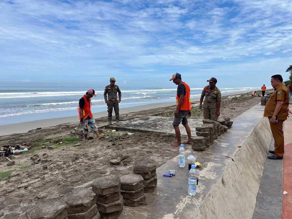 Rehab Jogging Track di Kawasan Pantai Panjang, Plt Kadis Dispar Minta Pedagang Bongkar Pondok Jualan
