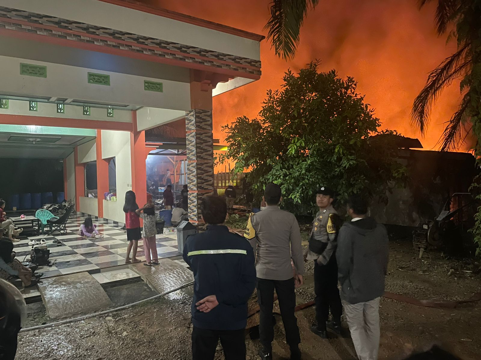 Toko Manisan dan BBM Eceran di Mukomuko Terbakar