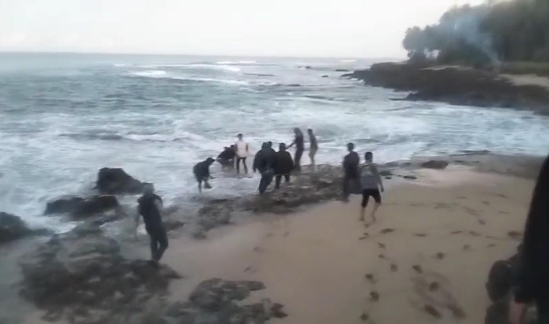 Perayaan Kelulusan Berakhir Duka, Pelajar Tewas Digulung Ombak 