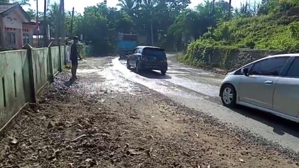 Warga Keluhkan Perbaikan Jalan, Ini Alasannya