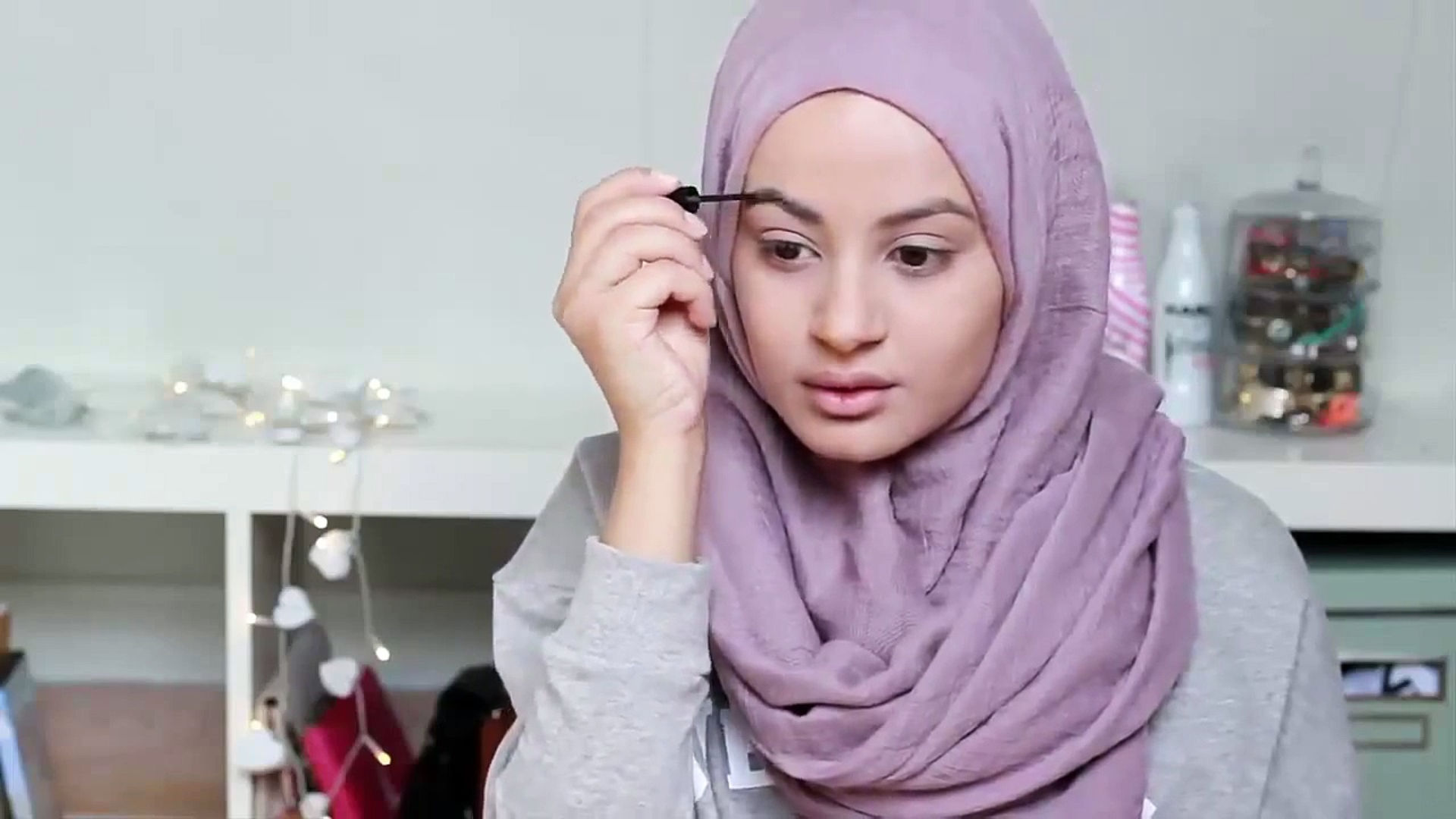 Hukum Muslimah Memakai Makeup Setelah Wudhu dan 10 Cara agar Makeup Tahan Lama 
