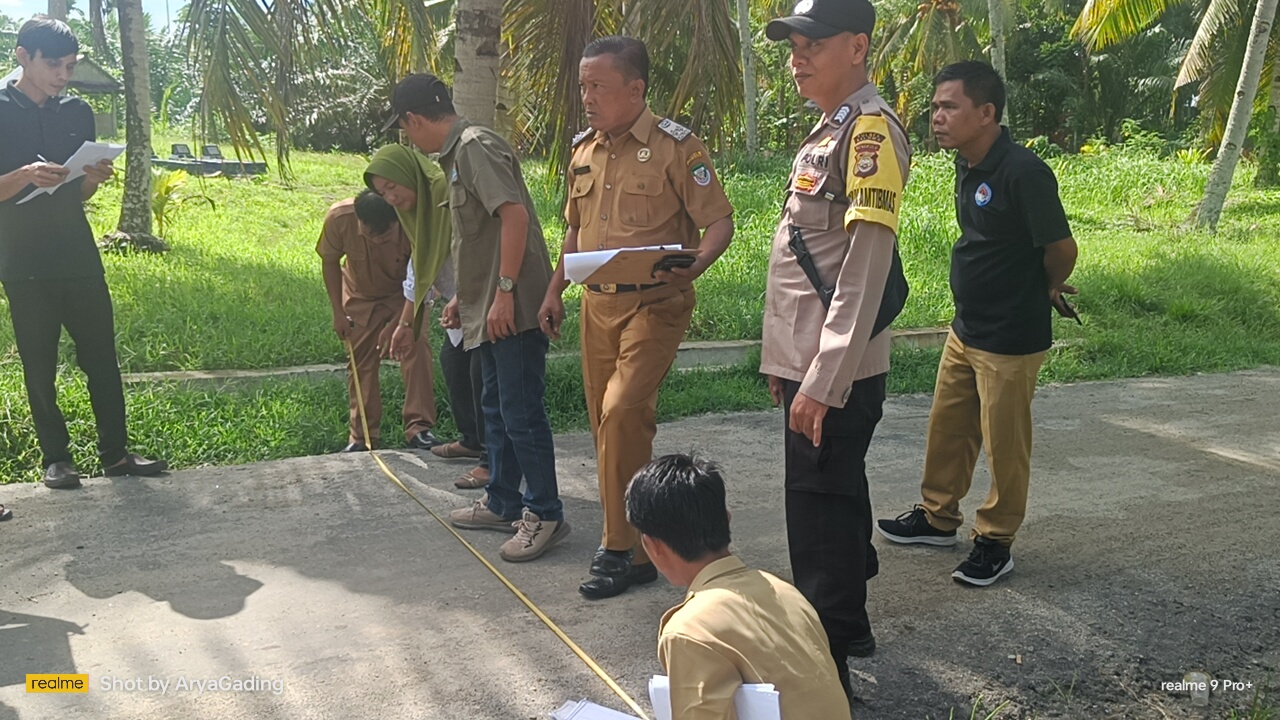  Tindaklanjuti Aduan Warga, Tim Kecamatan Cross Check Proyek Jalan Desa Karang Anyar