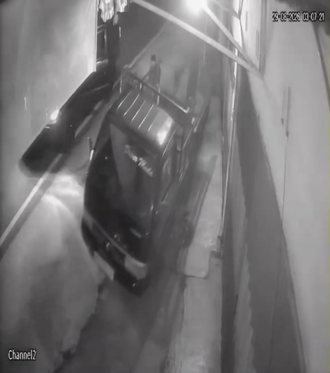 2 Orang Pencuri Mobil Pick Up di Bengkulu Utara Terekam CCTV