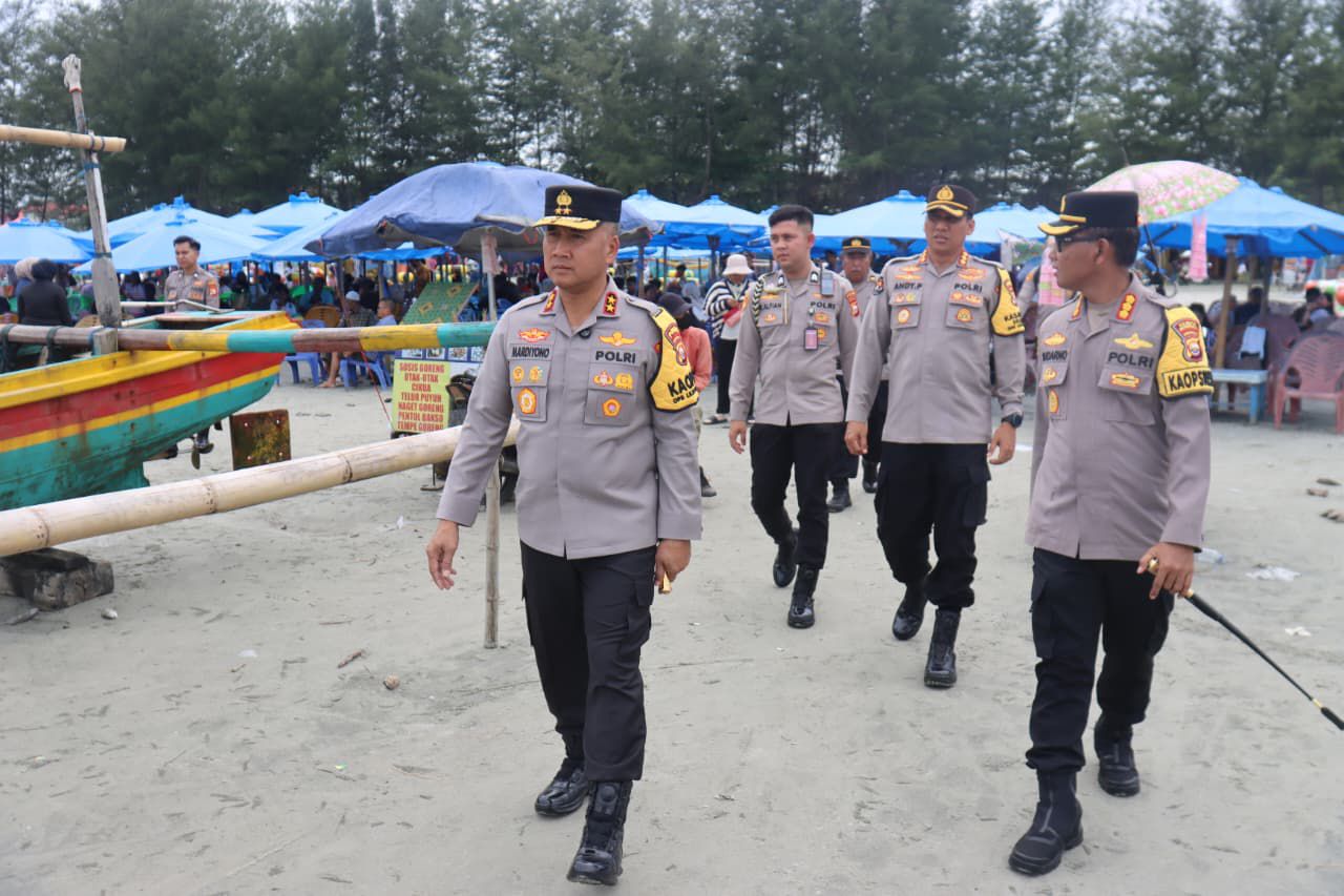 Operasi Lilin Nala 2025: Kapolda Bengkulu Cek Pengamanan Objek Wisata Pantai Jakat 