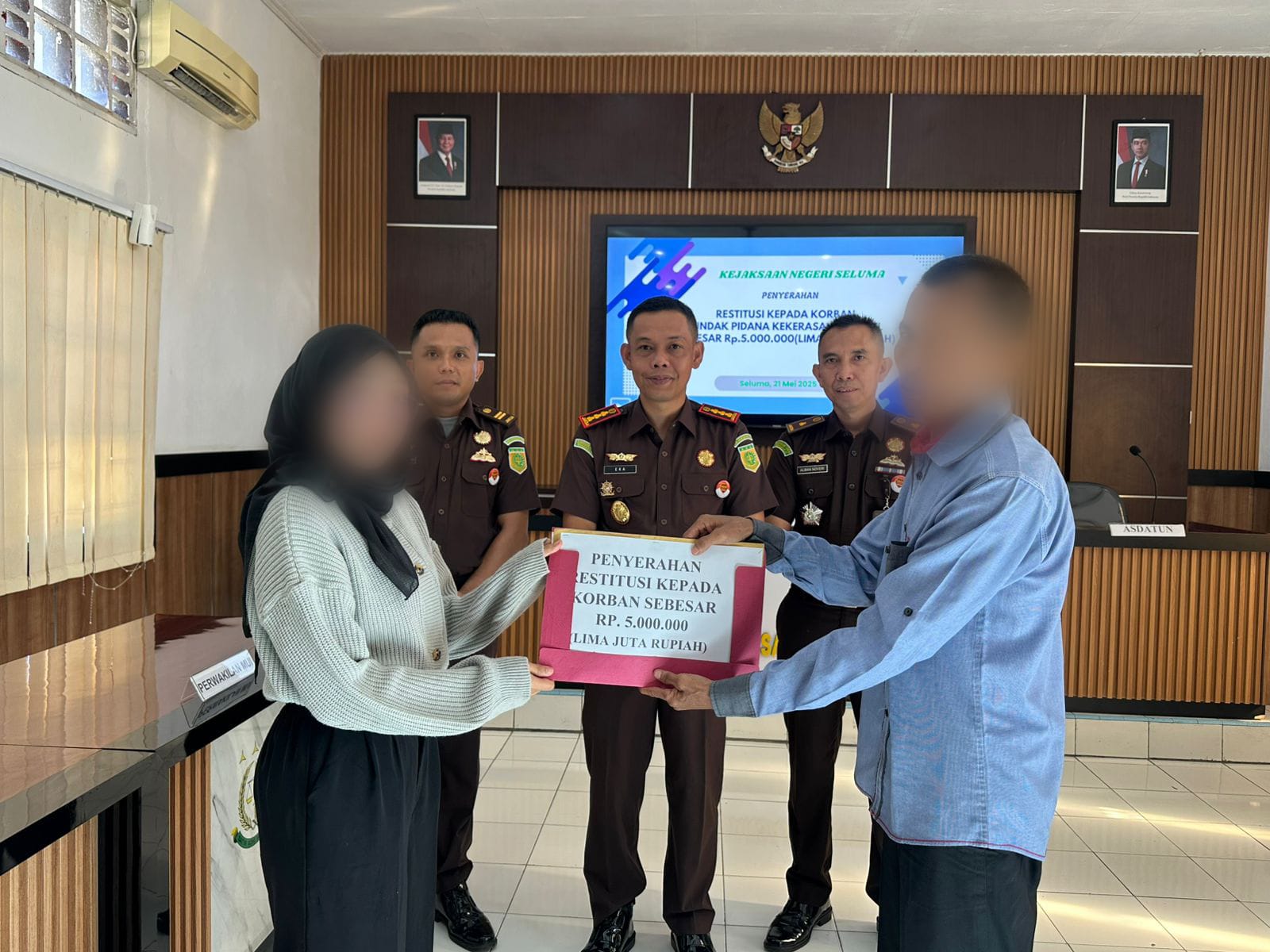 Honorer Pemkab Seluma Korban Pelecehan Oknum PPPK Nakes Terima Restitusi, Serah Terima di Kejari Seluma