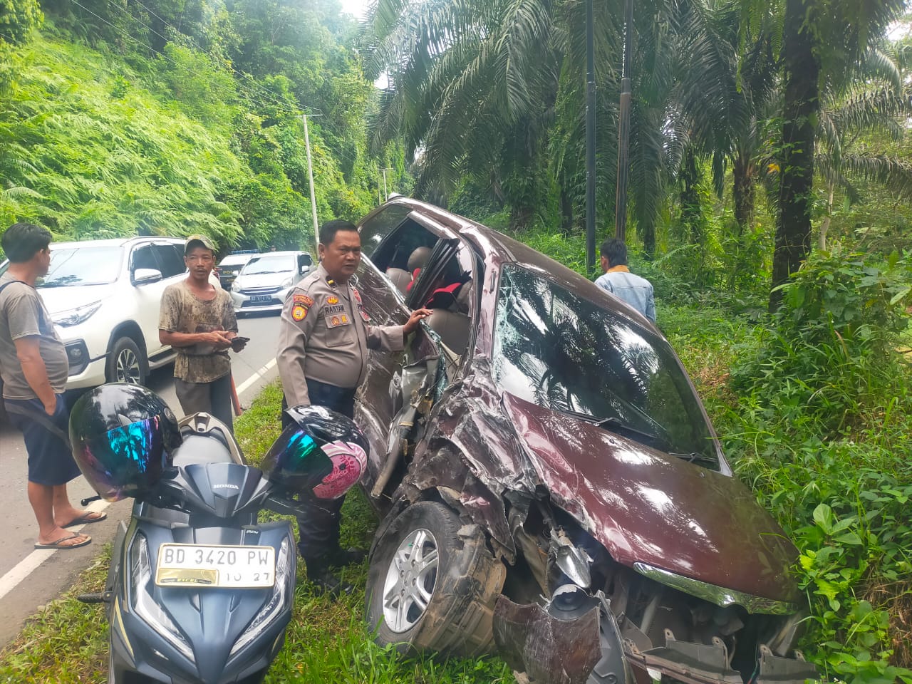 Innova Reborn Lawan Xenia di Seluma, Mobil Rusak Berat, Ini Data Korban